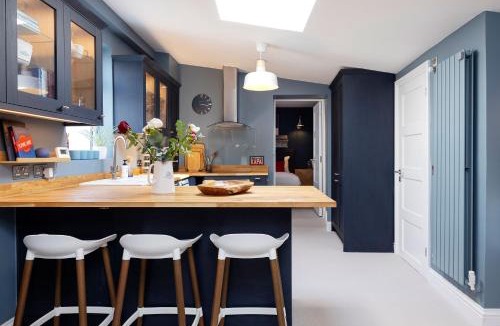 Sands End House | Veeve - The Cobalt Cottage