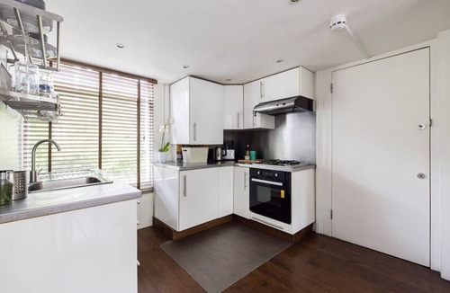 St. Helen's Apartment | Victorian Blush 1BR near Portobello & Notting Hill