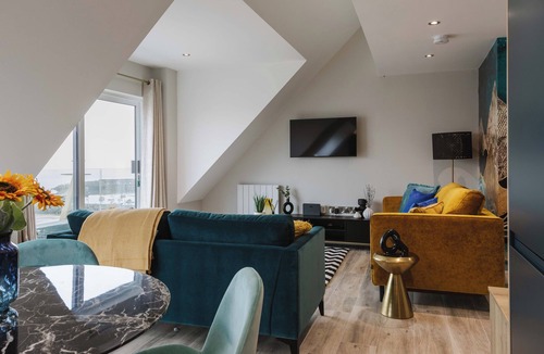 Portrush House | VISIT THE LOOKOUT AND EXPERIENCE THE ATLANTIC OCEAN AT ITS BEST.