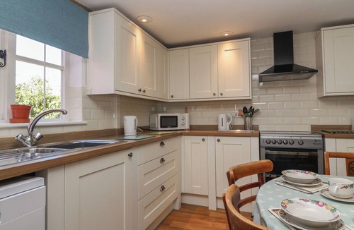 Dursley Cottage | WALK HOUSE, pet friendly, with a garden in Whitminster