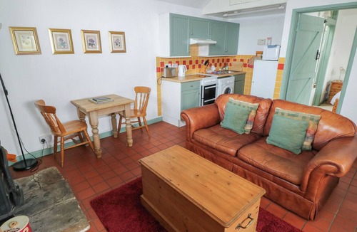 Cowbridge Cottage | WARBLER COTTAGE, pet friendly, character holiday cottage in Cowbridge
