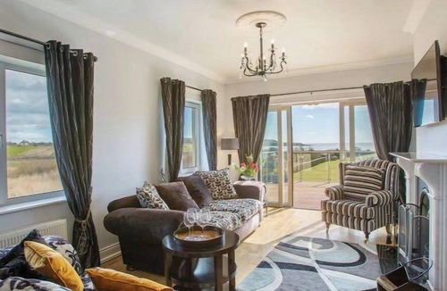 Ardmore Villa | Waterford Villa - 5 Bed - Sleeps 10 - Parking