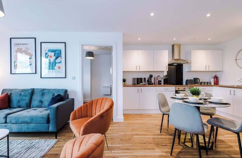 Trafford Apartment | Waterfront 2BR | 2 Bath | Free Gym + Parking