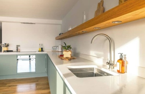 Lancing Apartment | Waterfront home with hot tub/sauna