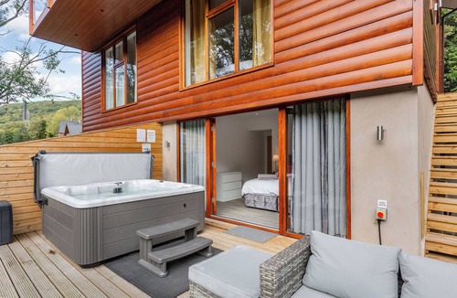 Rastrick Cottage | Waterside Lodge Five -UK38263