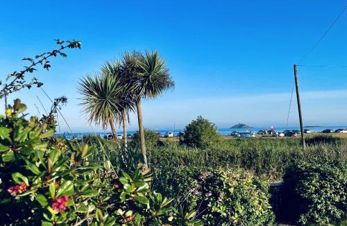 Garryvoe House | Wavecrest Holiday Cottage by Trident Holiday Homes