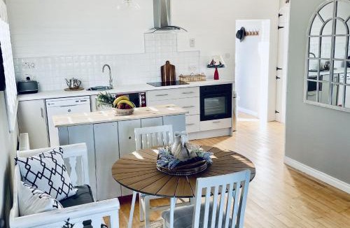 Garryvoe House | Wavecrest Holiday Cottage by Trident Holiday Homes