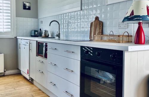 Garryvoe House | Wavecrest Holiday Cottage by Trident Holiday Homes