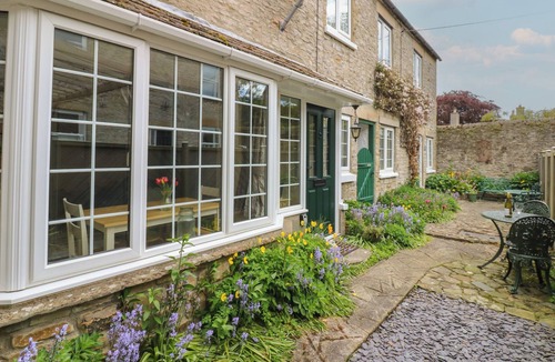 Middleham Cottage | WEDGEWOOD COTTAGE, pet friendly, with open fire in Middleham