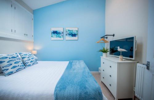 Llanteg House | Welcoming Pembrokeshire home, comfortable, well equipped, perfect for families, beach 5 mins, rural views, doorstep walks