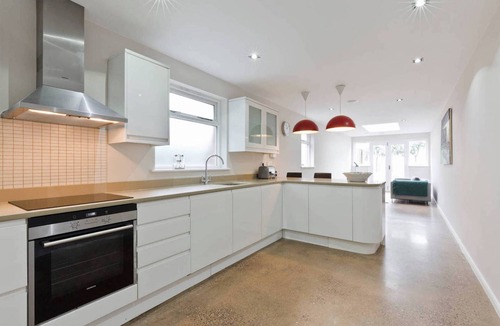 Mortlake House | Well-appointed 3 Bedroom West-London House (max 6 people)
