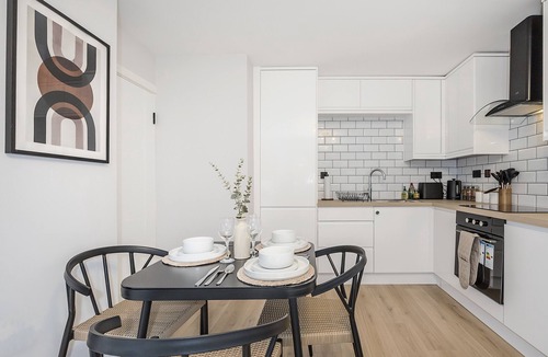 Alibon Apartment | Well presented and stylish 2 bedroom apartment close to Station. Free Parking!