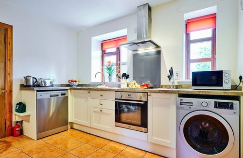 Bridgend of Lintrathen Cabin | West Lodge, Kirriemuir