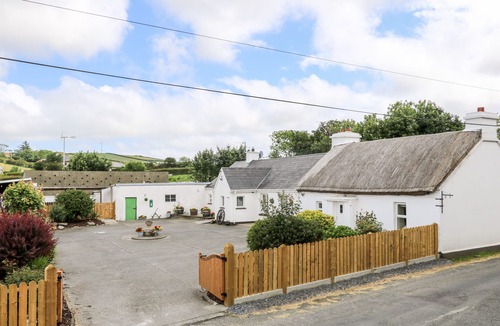 Carndonagh Cottage | WHISPERING WILLOWS - THE THATCH in Carndonagh, County Donegal