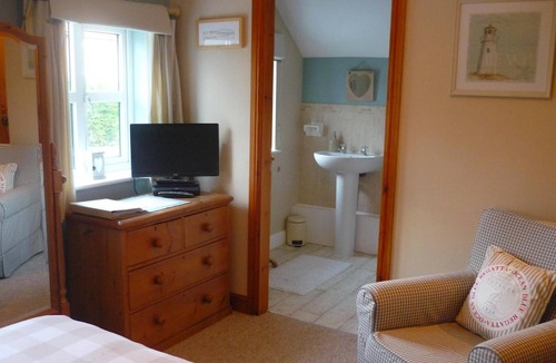 Wolverhampton Bed & Breakfast | White Cottage
