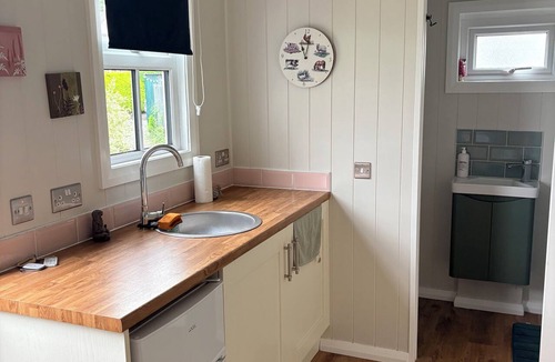 Bellaghy Cabin | Whitethorn is a charming Shepherds Hut with private hot tub