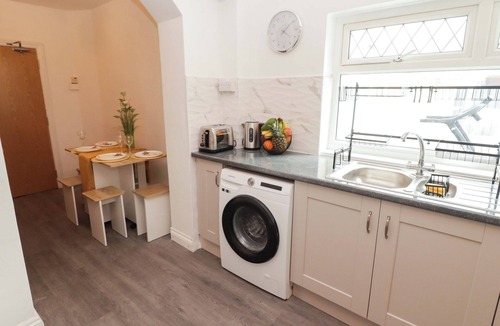 Barry House | WILLIAM'S PLACE, pet friendly, character holiday cottage in Barry