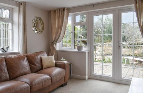 Tiptoe House | Wisteria Cottage