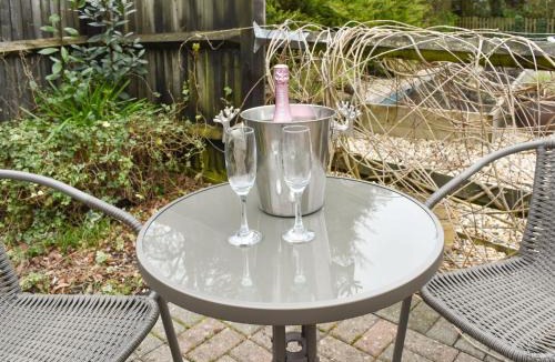 Tiptoe House | Wisteria Cottage