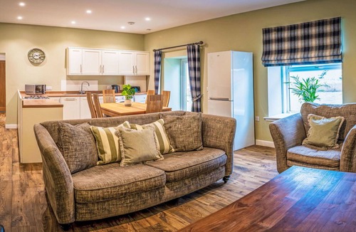 Blairgowrie House | Wonderful private villa for 6 guests with hot tub, WIFI and TV