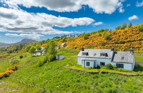 Bunloit House | Wonderful private villa for 10 guests with WIFI, TV, pets allowed and panoramic view