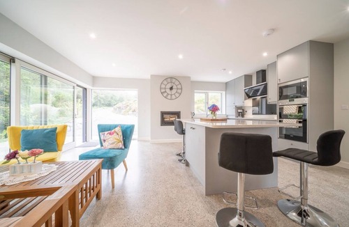 Ahakista Villa | Woodland Retreat - Five Bedroom Villa, Sleeps 11