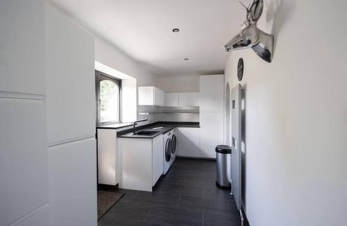 Aberdeen House | Woodside Barn 7 Bed with Hot Tub Cinema Games Room