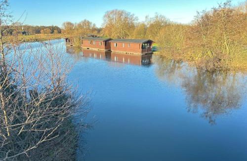 Magherafelt Boat Rental | Wroxham Broads Lodge Houseboat