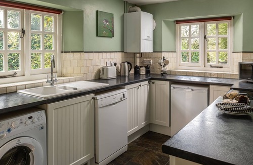 Wyck Rissington Cottage | Wyck Cottage - pet friendly in Wyck Rissington near Bourton-on-the-Water