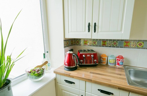 Llanfflewyn Cottage | Y Beudy - a sea view that sleeps 2 guests in 1 bedroom