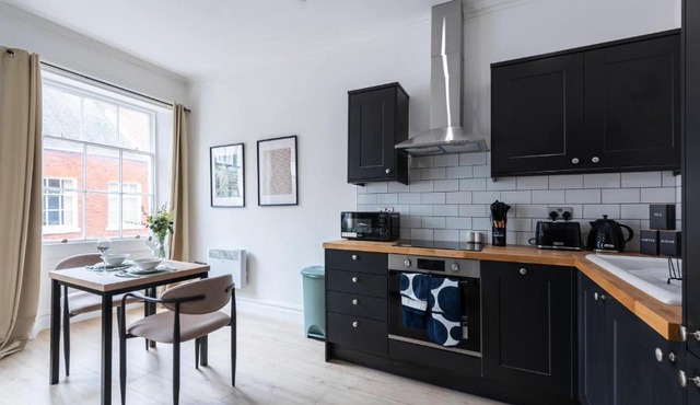1-Bed Apartment Central Hull Bright & Spacious in Hull