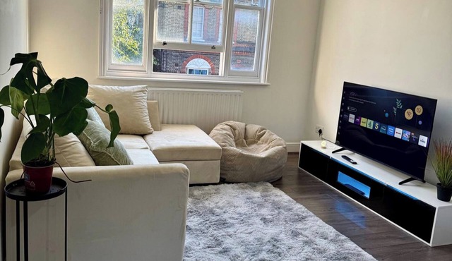 2-Bed Apartment - Sleeps 4, Pets Ok & Balcony