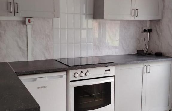 2 Bed Apt Bridgend for Business & Contractors 1 - 3 people just 10 mins Junction 36 M4