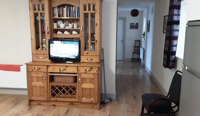 2 Bed Cottage - Sleeps 6 - Parking - Wifi