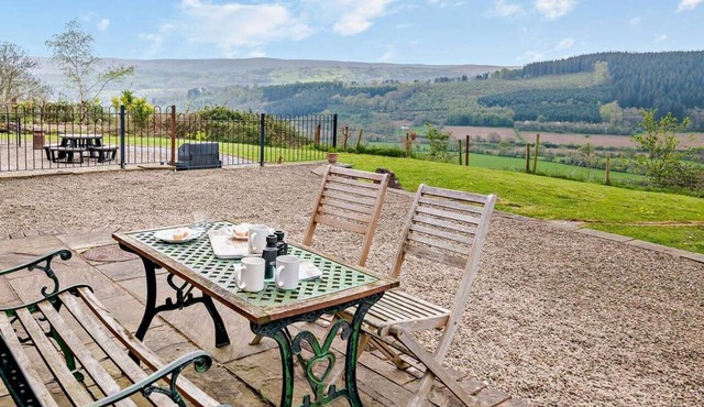 2 Bed in Crickhowell (oc-bn125)