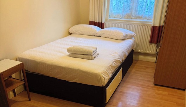 2 bed-Sleeps 4-Private Patio-Pets-Near Heathrow