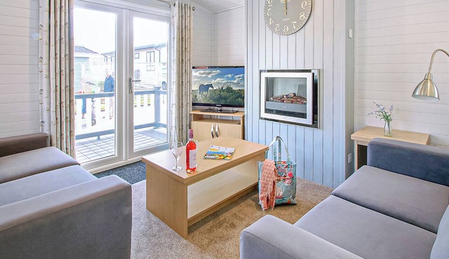 2 bedroom accommodation in Milford-on-Sea, Nr Lymington
