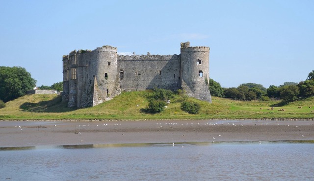 2 bedroom accommodation in New Moat