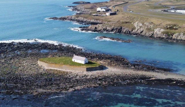 2 Glantraeth Farm Cottage. Pet friendly, Ideal base to explore Anglesey