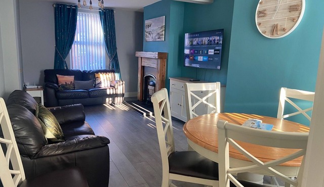 2 mins from the train station and a few minutes from the beach