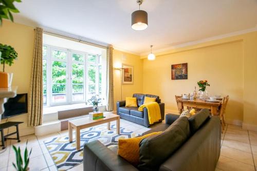 22 - Superb & Spacious Duplex - Sleeps 6 - Free Parking