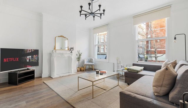 2Bed 3Bath Family Flat in SW1P/6ppl