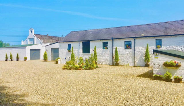 3 Bed Barn - Sleeps 4 - Parking - Golf - Alpacas
