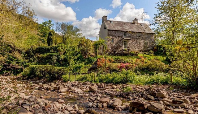 3 Bed in Brecon (oc-bn351)