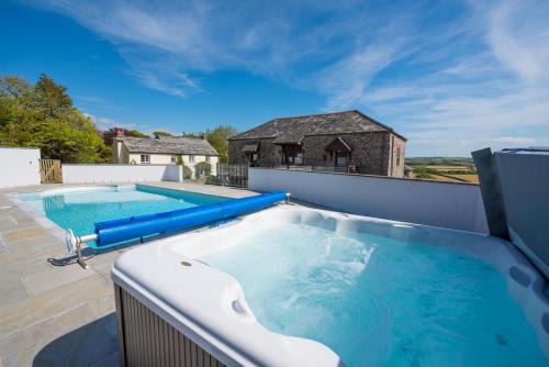 3 Bed in Marhamchurch oc-m34745