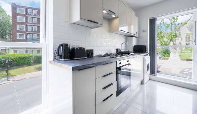 3 Bed Luxury Spacious Flat In Camden Close To Station (London Zone 2)