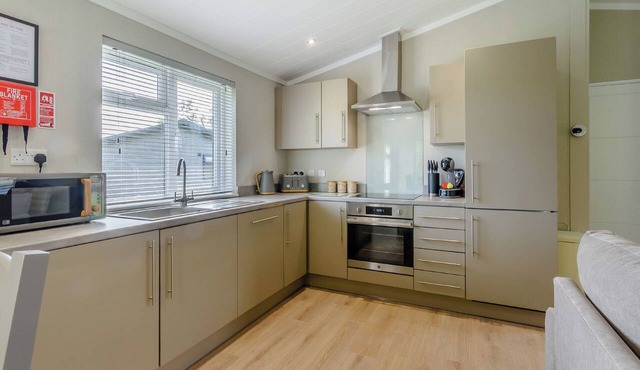 3 bedroom accommodation in Raywell, Beverley in Cottingham