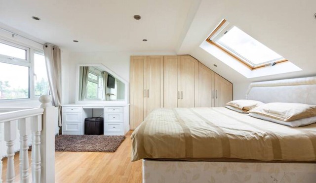 3 Beds, 2 Bath Family Home In London