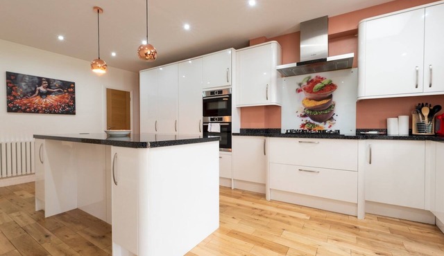 4 Bed house + Parking, 5 mins Sidcup Station - Pass the Keys