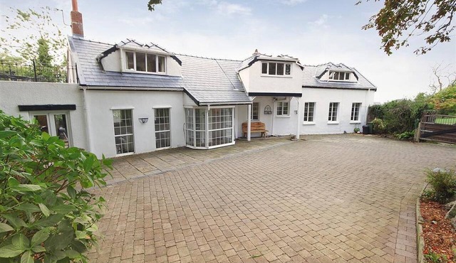4 Bed in Penmaen (oc-hh86)